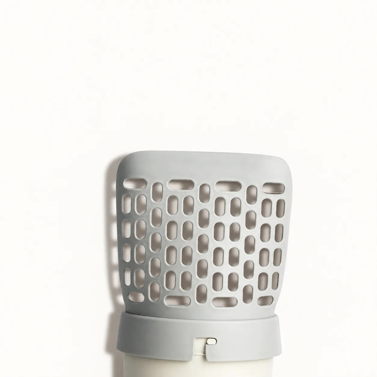 Close view of the perforated litter scoop head